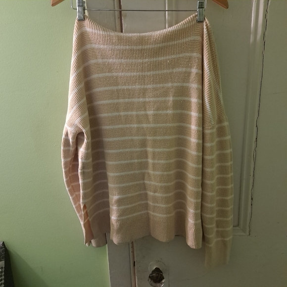 GAP Women's Hooded Sweater - Picture 4 of 6